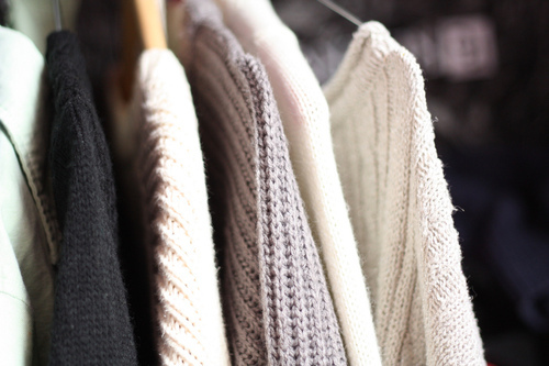 cara-merawat-pakaian-sweater-anda